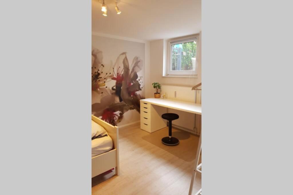 Appartement 2 Zimmer-einliegerwohnung Am Flughafen Schoenefeld *